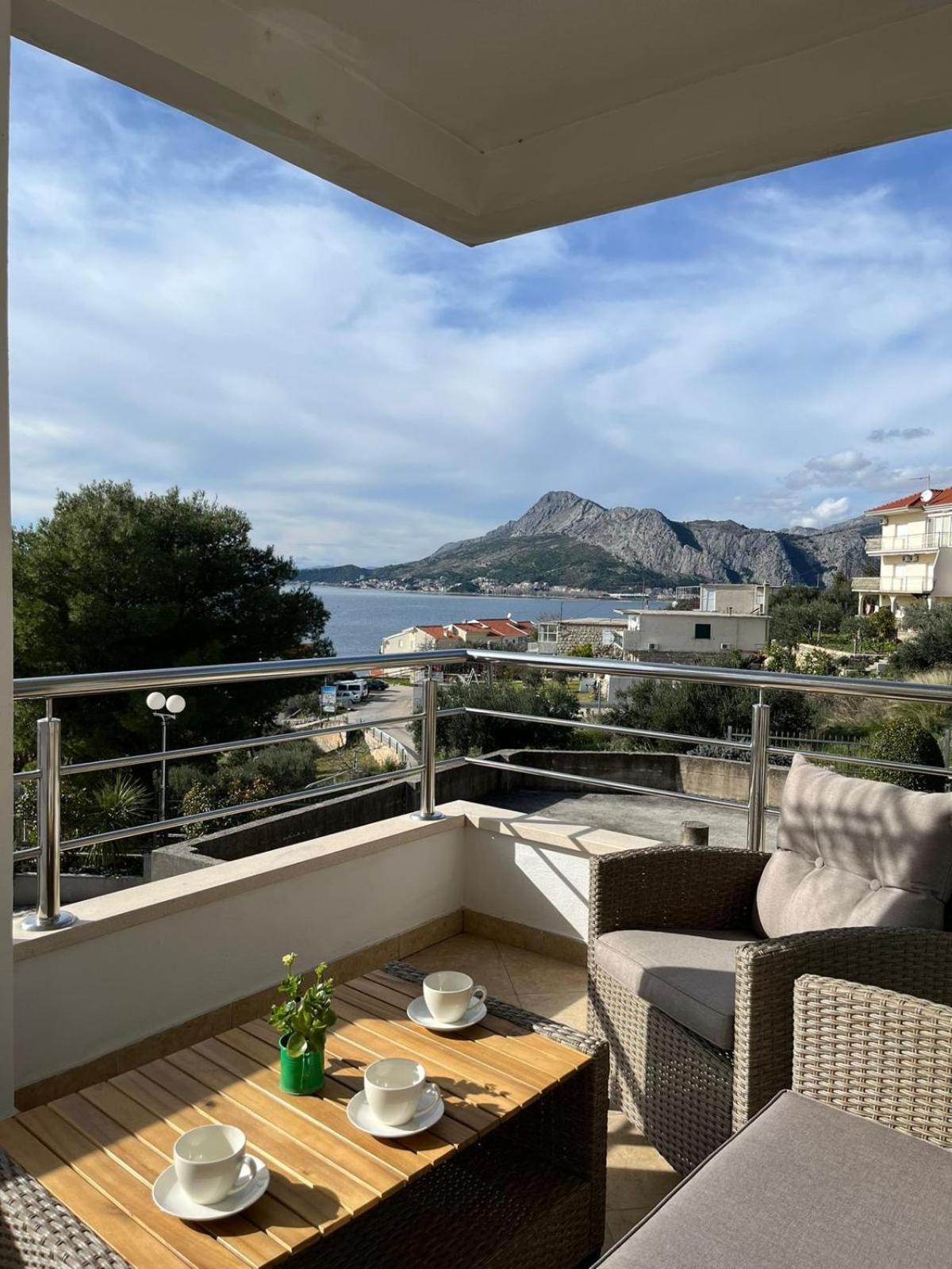Apartment Ines 奥米什 外观 照片