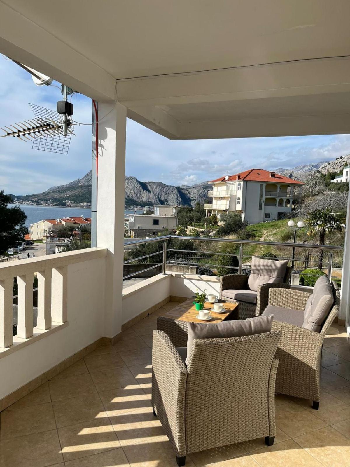 Apartment Ines 奥米什 外观 照片