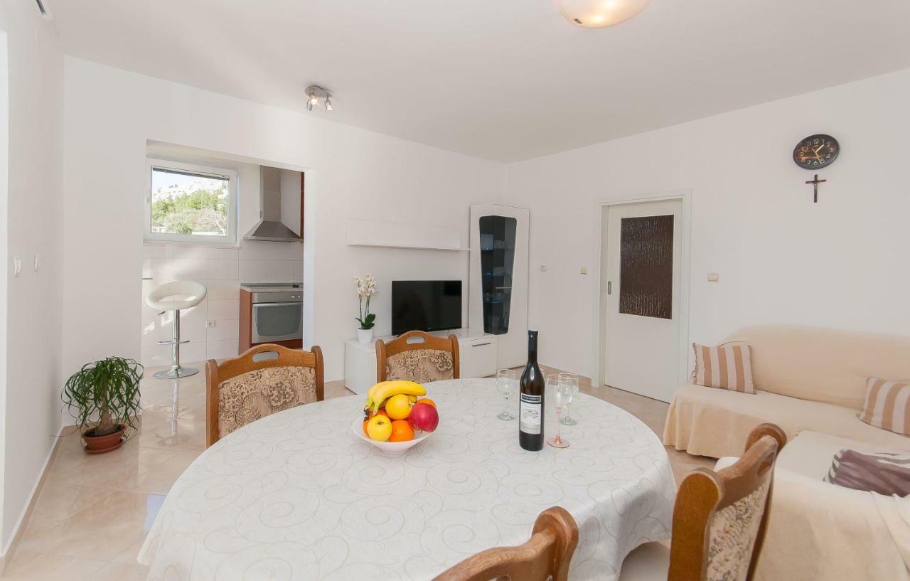 Apartment Ines 奥米什 外观 照片
