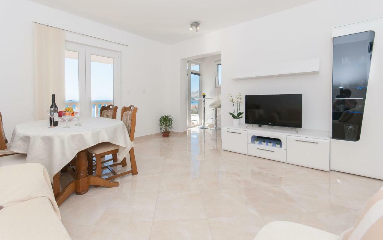 Apartment Ines 奥米什 外观 照片